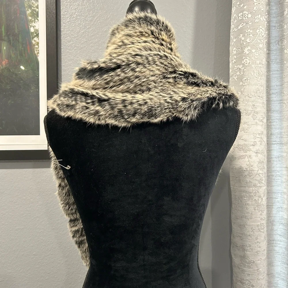 Jocelyn Real Rabbit Fur V-Shaped Scarf Black & Gray Wrap NWT